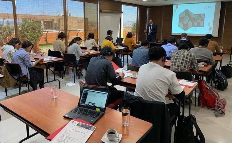 personas aprendiendo sobre café